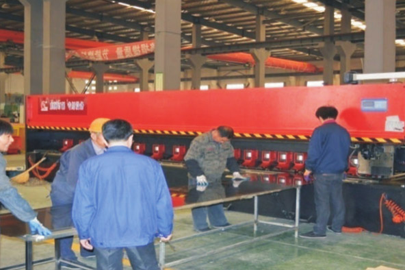 12米數(shù)控開槽機